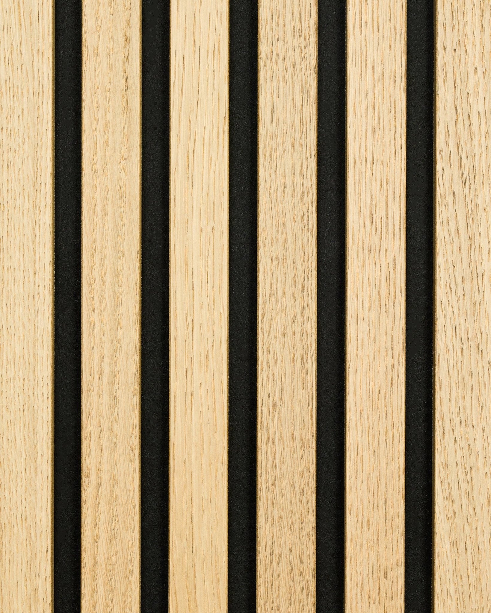 Akupanel Akustikpanel i klassisk ek med baksida i black filt, med vertical träribbor och black mellanrum för en modern, linjär nordisk design.