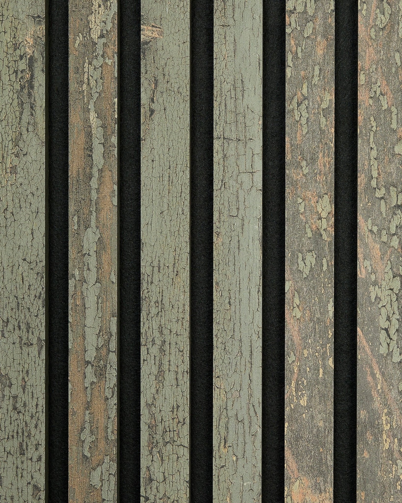Närbild av Akupanel Rebel-prov i Grey Oxide från WoodUpp, som visar vertical akustikpaneler i trä med rustik, väderbiten textur och en flagande grey yta.