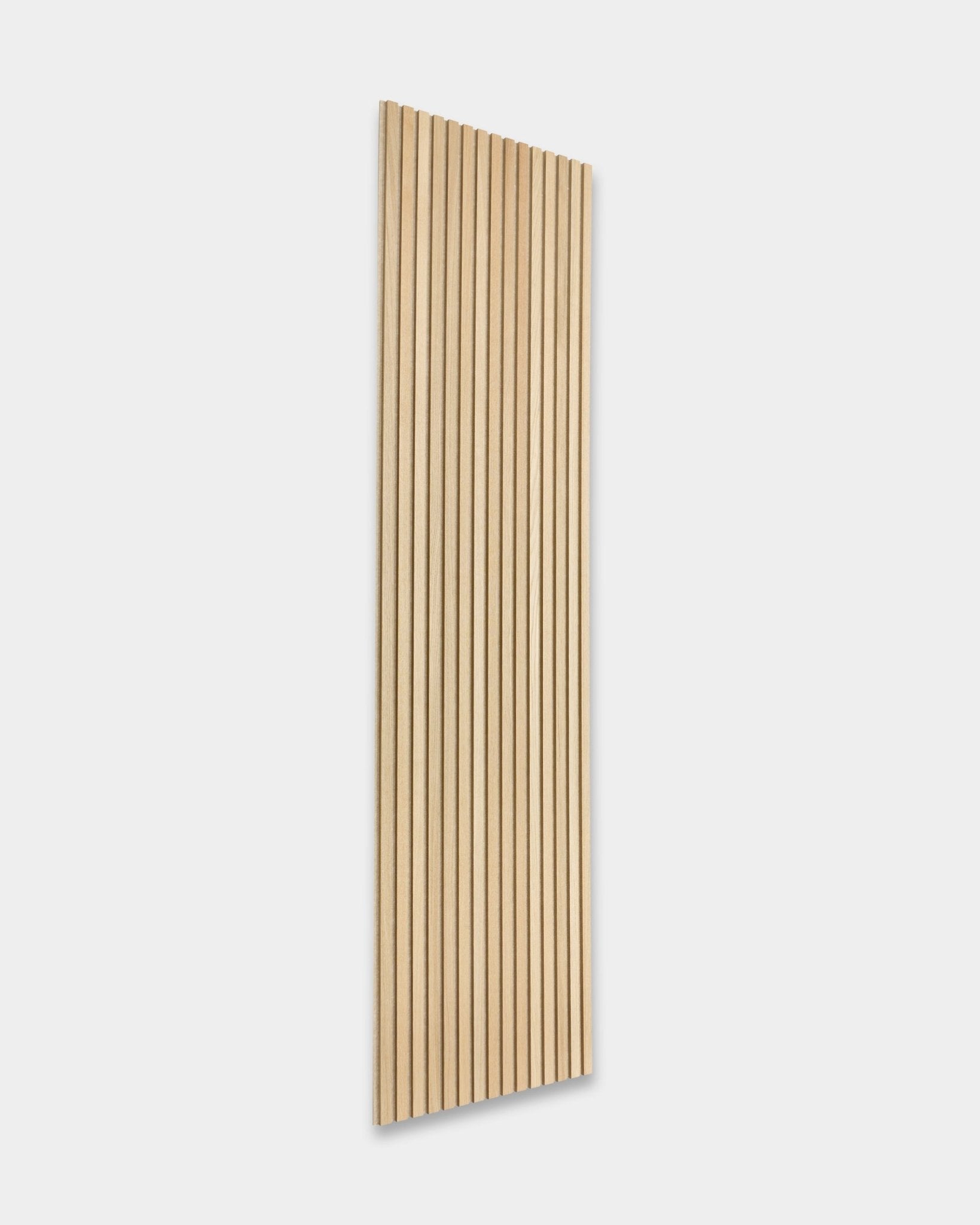 WoodUpp Akupanel i Classic Oak, 240 x 60 cm, har vertical ribbor och en natural wood finish för ljudabsorption och skandinavisk design.