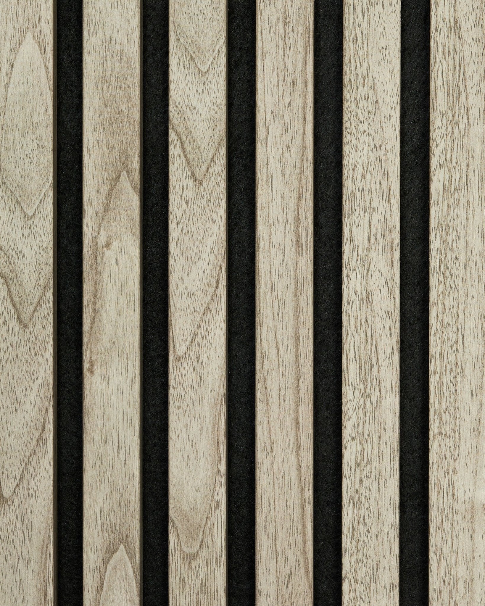 Närbild av provet Akupanel Akustikpanel i Weathered Oak från WoodUpp, som visar vertical trästavar med naturlig ådring i en nordisk, minimalistisk stil.