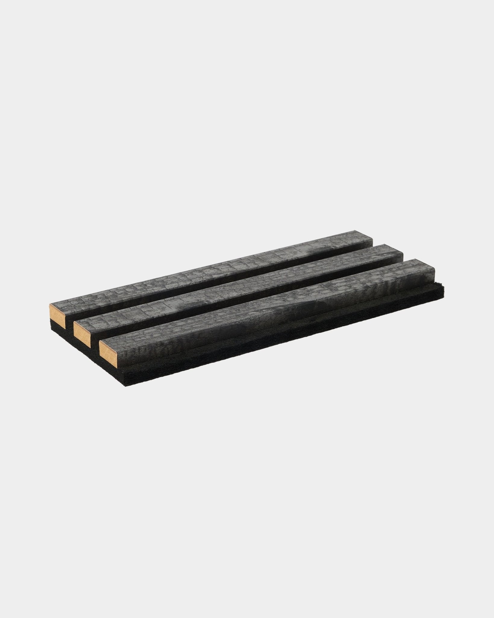 Provbiten Rebel träkolsfärgat grytunderlägg från WoodUpp, tillverkad av fyra black trälameller, visar hållbarhet och minimalistisk nordisk design för tillbehör från Akustikpanel.