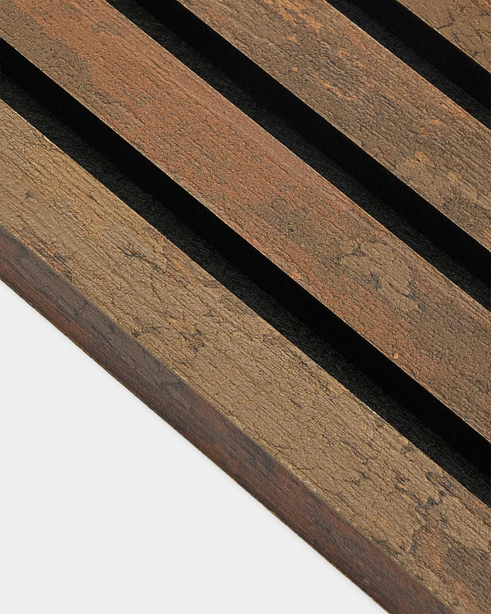 Närbild av WoodUpp End Lamella i Oxide Copper, 2,2 cm – texturerade akustiska trälameller med black mellanrum, utformade för Akupanel väggmontering.