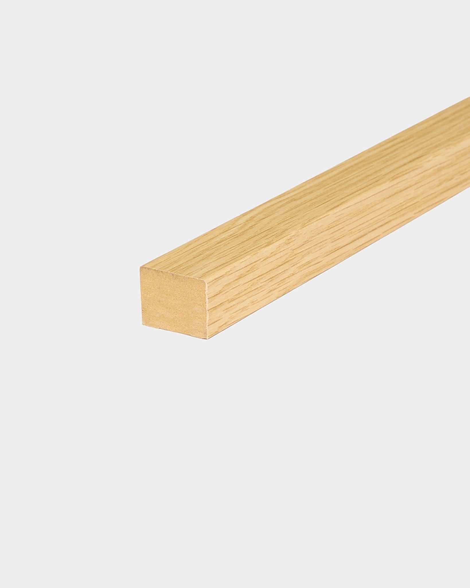 WoodUpp Southern Oak ändlamell, 2,2 cm tjock, utformad för montering på MDF-ram, visad mot en enkel vit bakgrund.