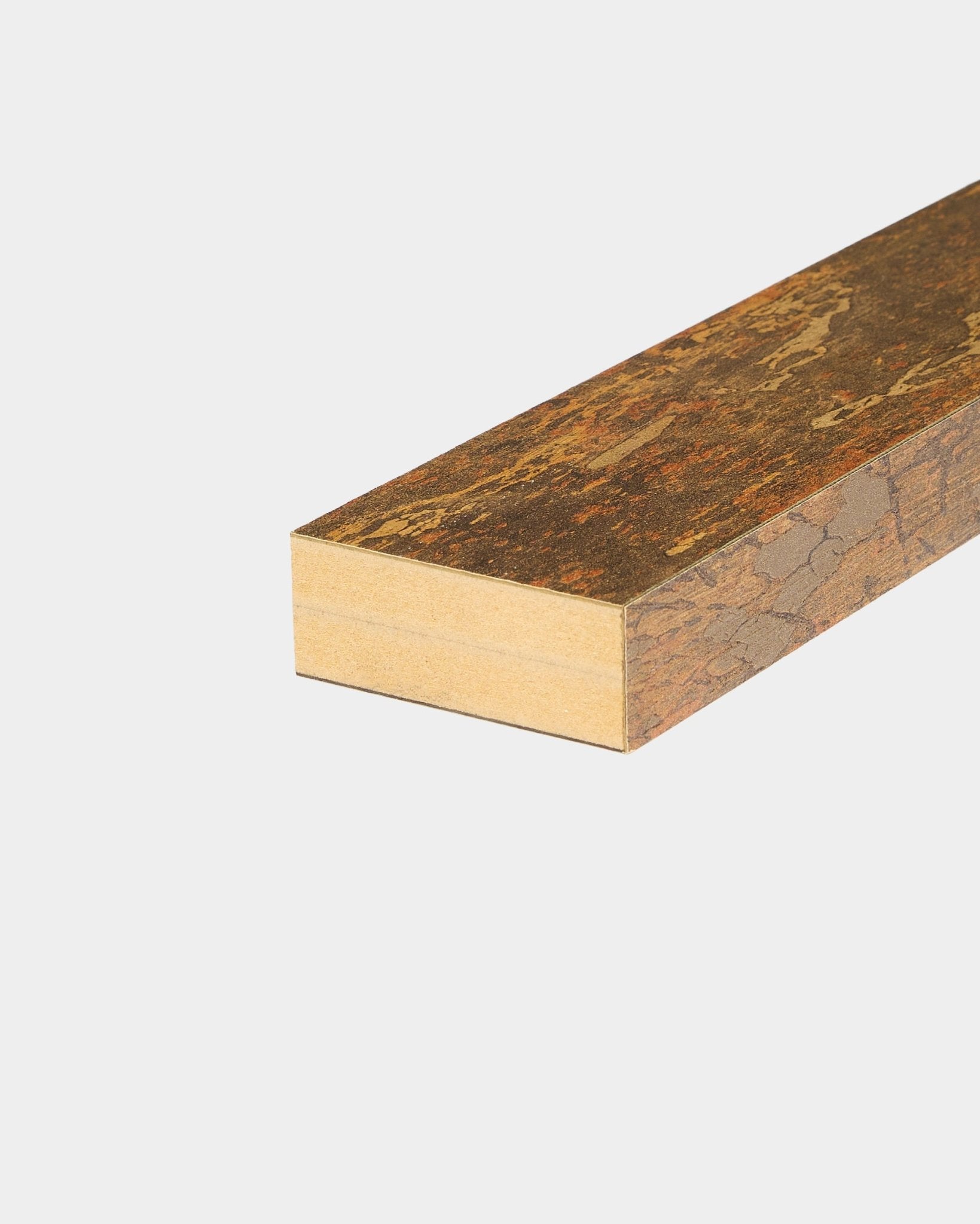 WoodUpp Akupanel ändlamell i Oxide Copper-finish, 6,7 cm bred, utformad för sömlös Akustikpanel- eller slatwall-montering på alla ytor.