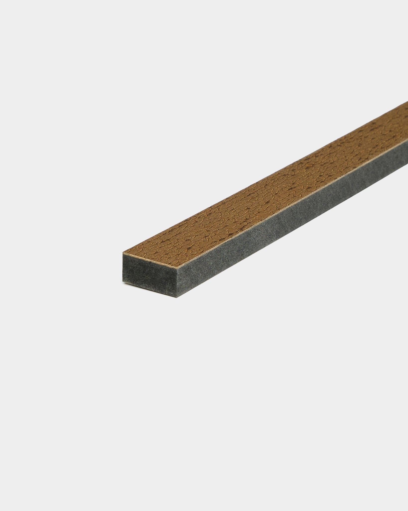 WoodUpp Lamella / Oxide Copper 240 cm ribba, Akustikpanel tillbehör med brown ovansida och mörkgrå sidor, utformat för exakt kantbeskärning.