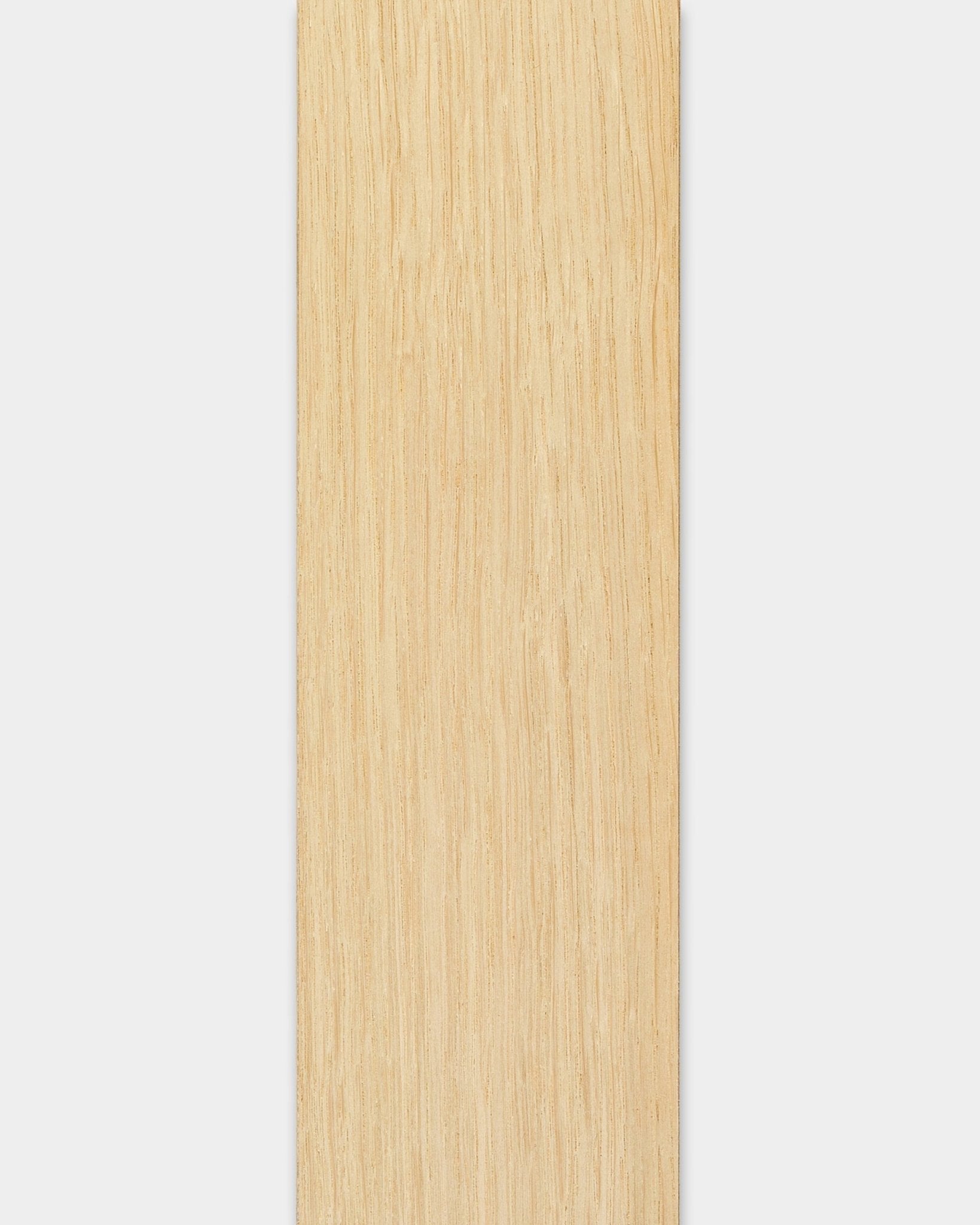 WoodUpp Akupanel Classic Oak-ribba, 240 cm, slät ljus ekfanér med black MDF-baksida, lämplig för Akustikpanel reparationer eller för att byta ut enskilda ribbor.