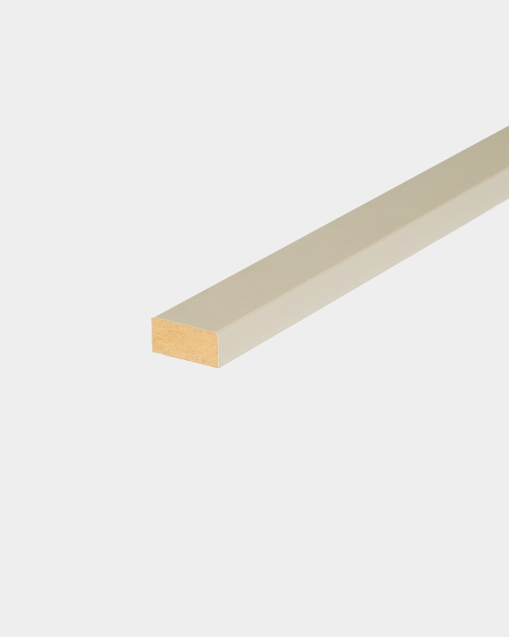 WoodUpp Lamella/Stone 240 cm ribba för Akupanel kantavslut, med en slät yta i beige och synlig ände, utformad för nordiska Akustikpanel-installationer.