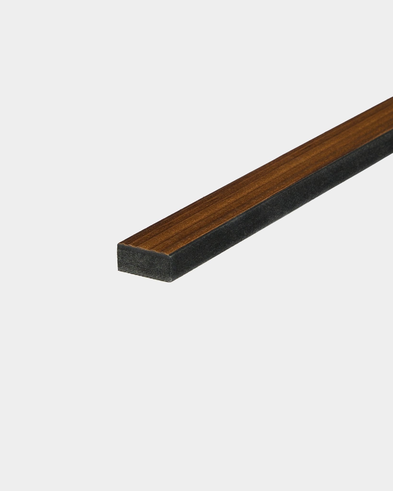 WoodUpp Lamella Rustic Smoked Larch Akustikpanel, 240 cm, har en smal rektangulär trälamell med mörk bas och brown ovansida mot vit bakgrund.
