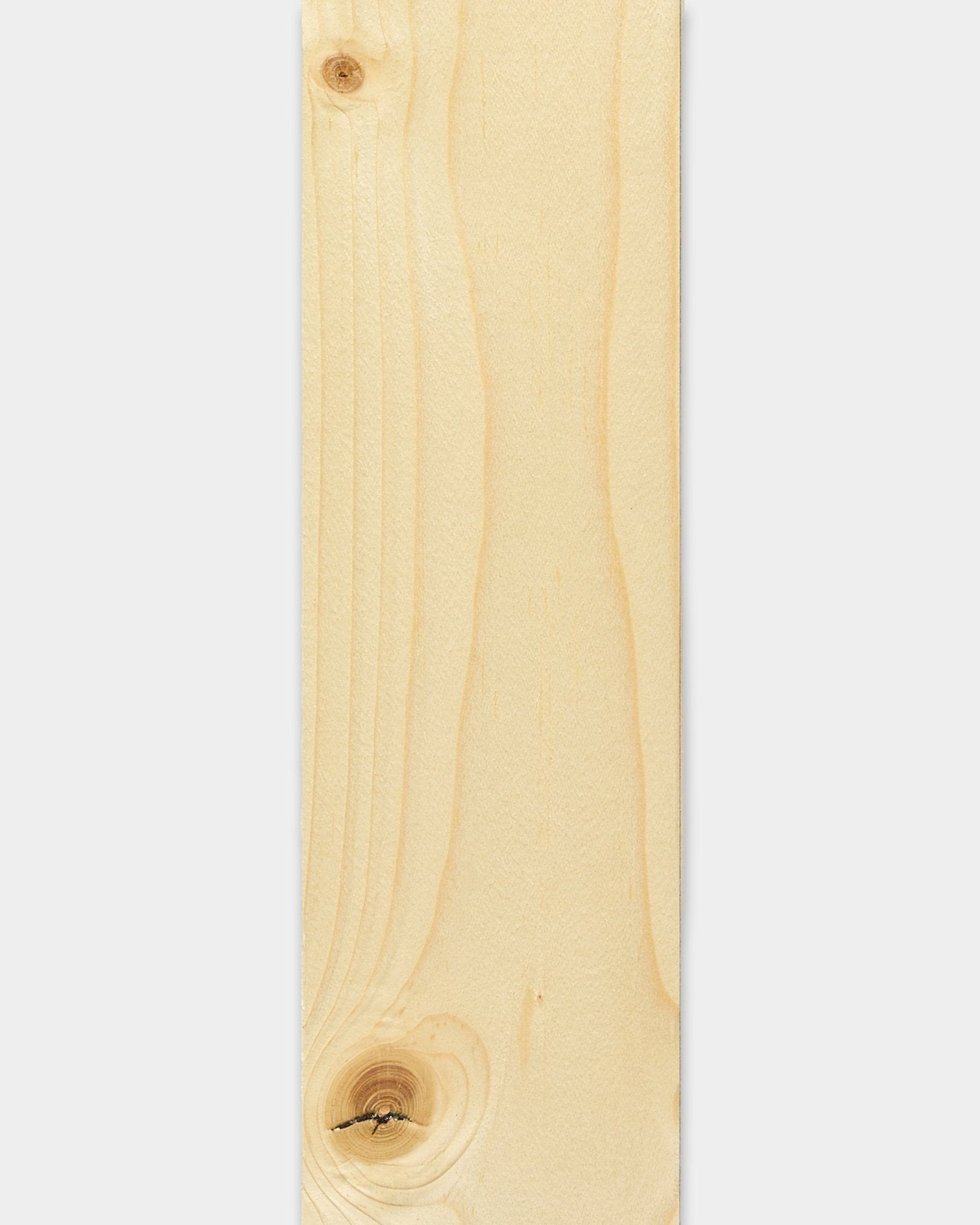 WoodUpp Lamella / Alp 240 cm-planka i ljus ton med synlig träådring och kvistar, utformad för Akupanel Akustikpanel list eller utbyte av lamell.