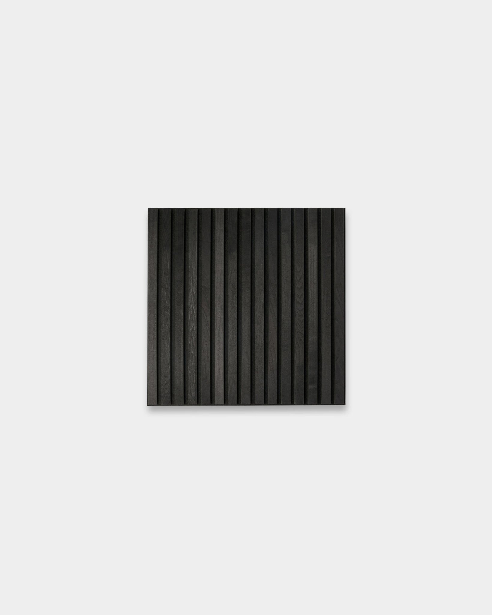 WoodUpp Akupixel Black Ask Akustikpanel, 60x60 cm, med vertical spår för minimalistiska nordiska interiörer; en del av Tonal-kollektionen.