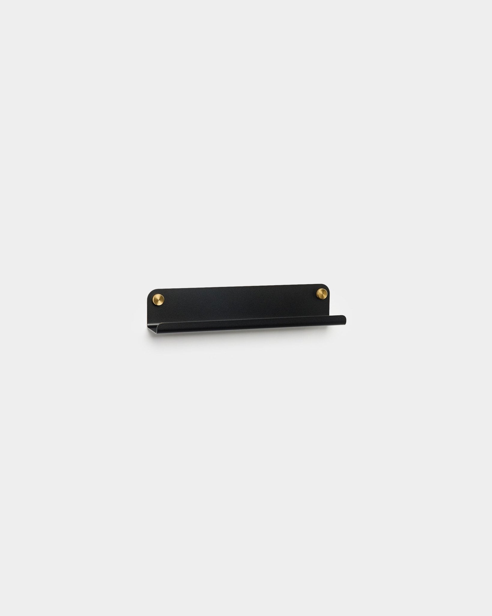 WoodUpp Norr Narrow Shelf i black, 35,9 cm, med två guldfärgade monteringsskruvar, placerad mot en ljusgrå bakgrund.
