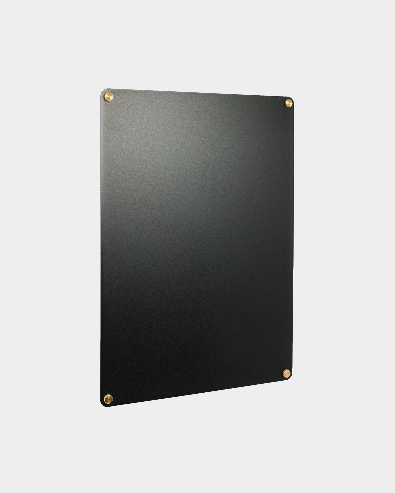 Large black Norr Magnettavla från WoodUpp, en del av deras kollektion CREATE accessories, monterad på en ljusgrå vägg.