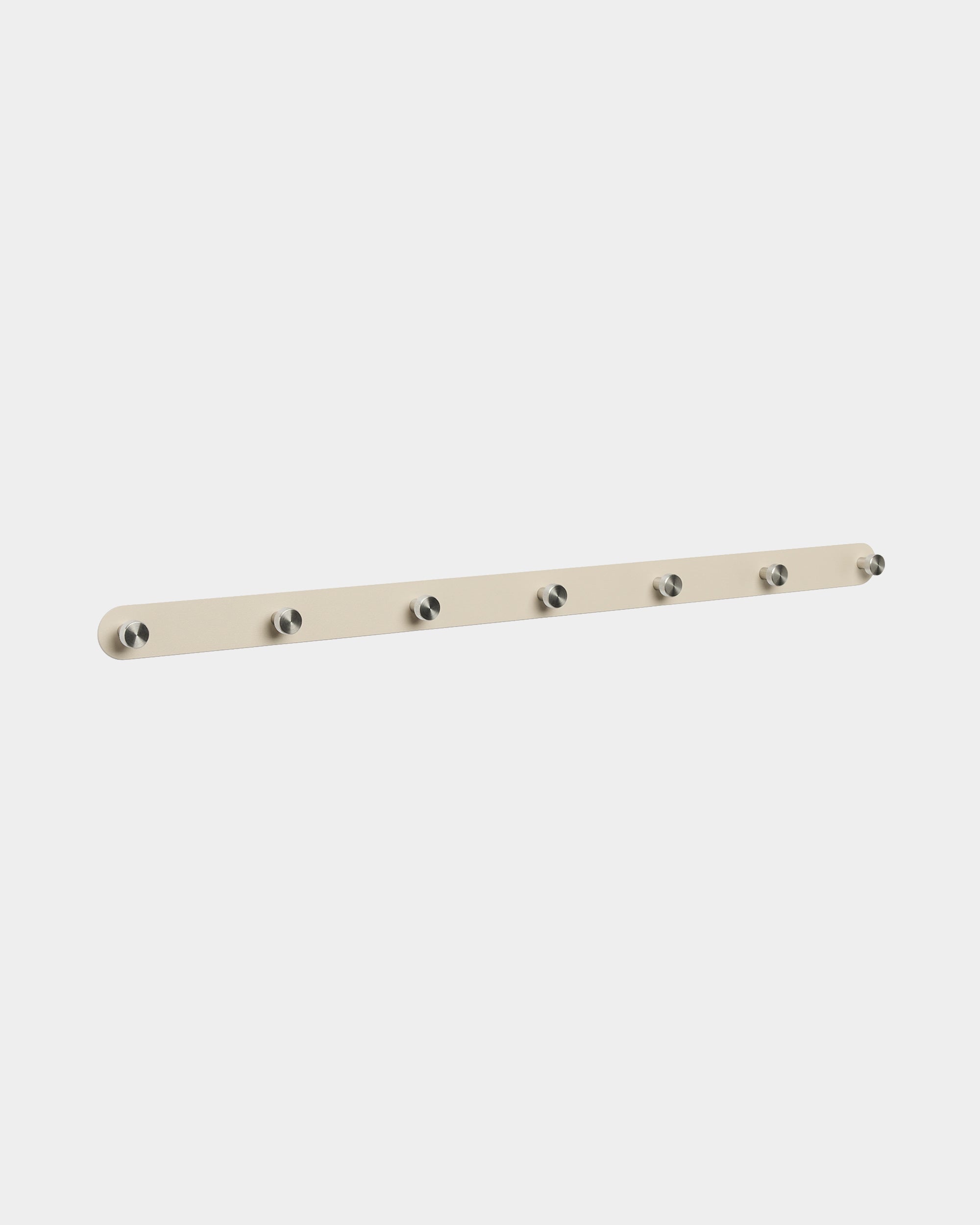 WoodUpp Norr klädhängare i beige och rostfritt steel med 7 krokar, utformad för väggmonterad förvaring i entréer; minimalistisk nordisk stil.