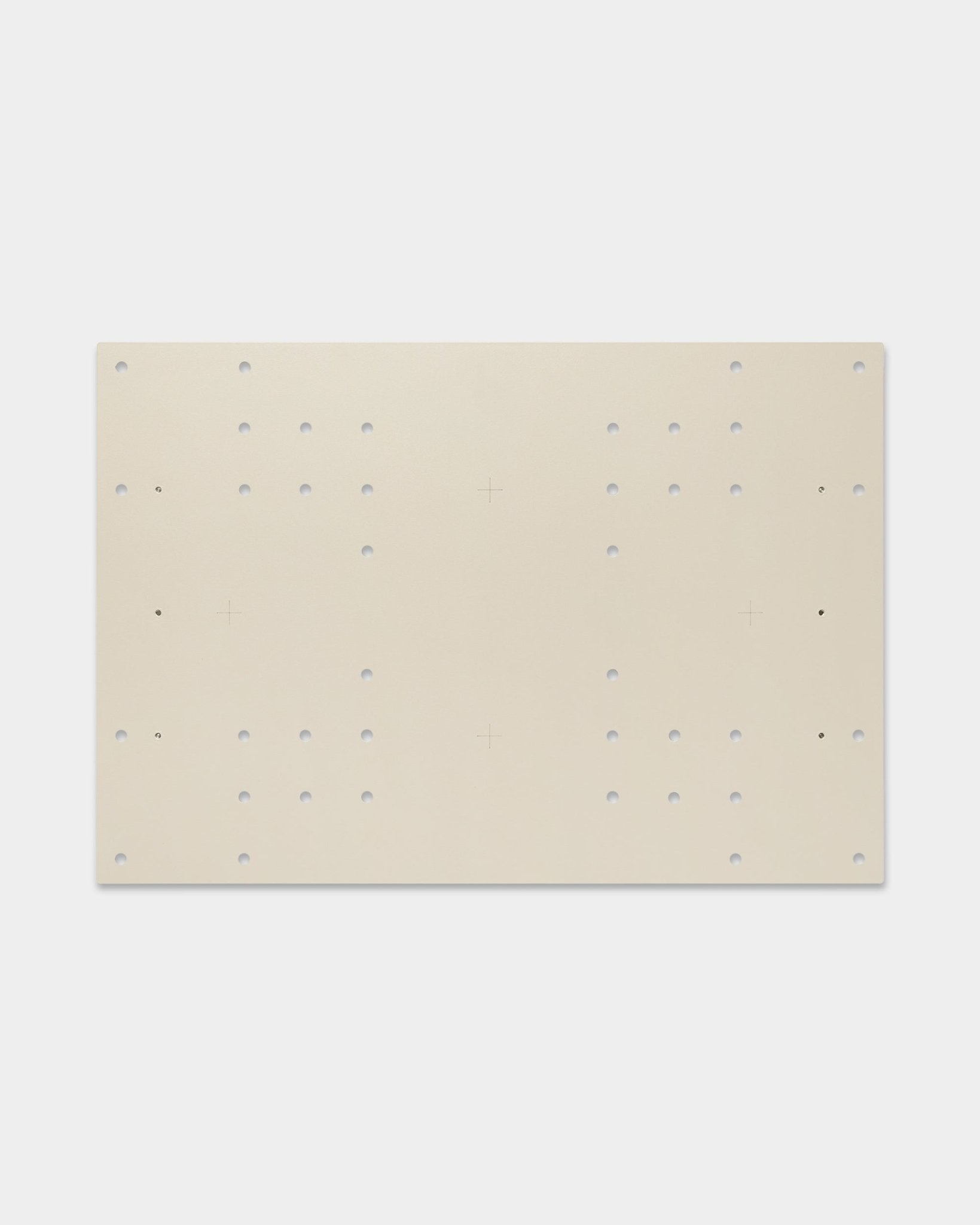 Nell | TV-Mount / BM1 från WoodUpp är en 64x44 cm beige skiva för akustikpaneler, med rutnätshål och kryssmarkeringar för flexibla monteringsalternativ.