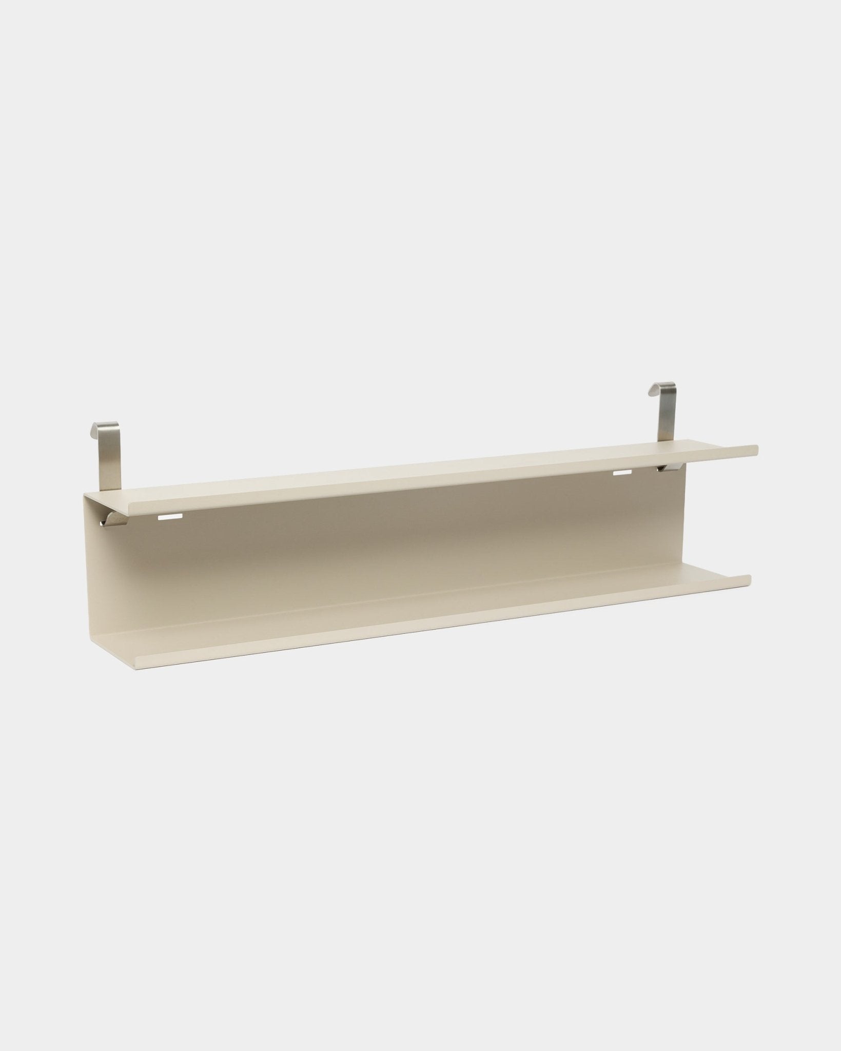 WoodUpp Double Metal Shelf BM1 i beige, 63,5 cm, pulverlackerad steel med två konsoler och öppen botten för flexibel förvaring på akustikpaneler.