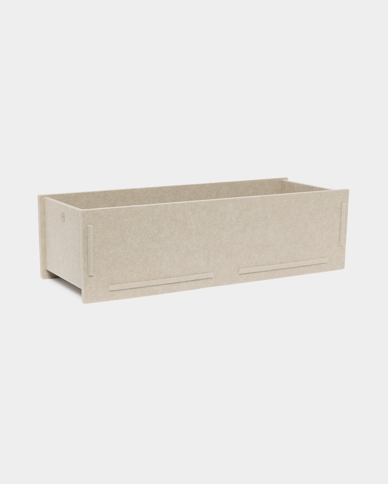 WoodUpp Vigg Felt Box BM2 i beige, en plattförpackad förvaringsaccessoar i slitstark PET-filt, utformad för att komplettera Akupanel akustikpaneler i trä.