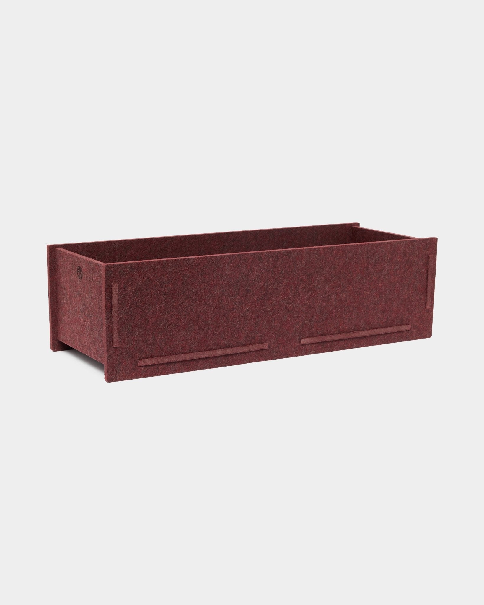 Rektangulär förvaringslåda i ox red PET-filt, Vigg | Felt Box / BM2 från WoodUpp, med öppen topp och synliga sömmar; utformad som ett tillbehör till Akupanel.