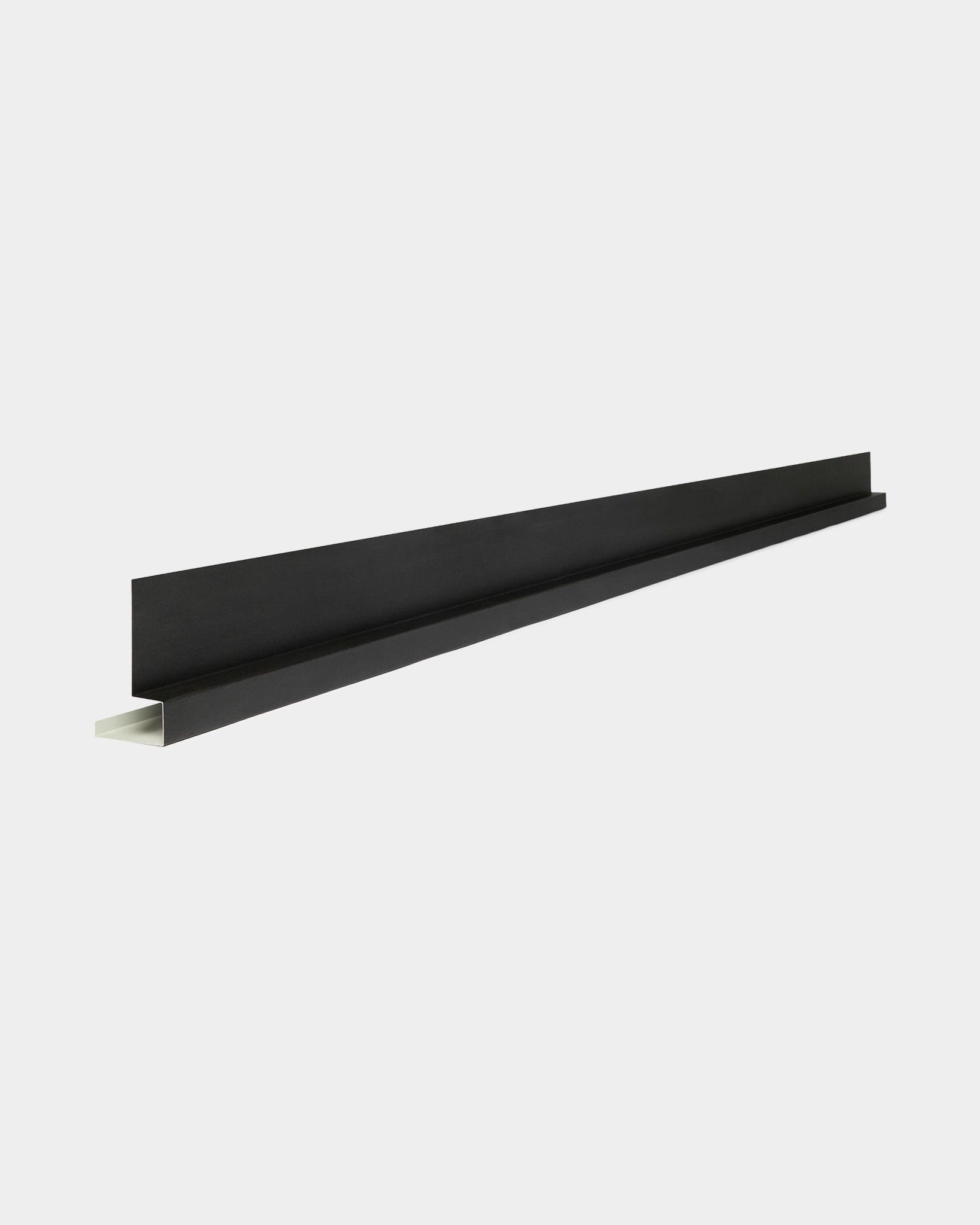 WoodUpp Aluwood ändhörn, 240 cm: black L-formad matt aluminiumprofil för att sammanfoga eller avsluta Aluwood fasadpaneler eller akustikpaneler på valfri yta.