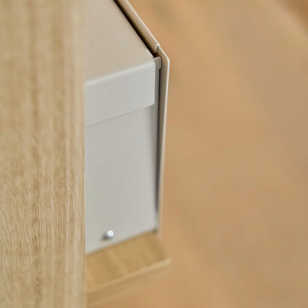 Bild 6 av 9 i Embrace | Nell Metal Box galleri